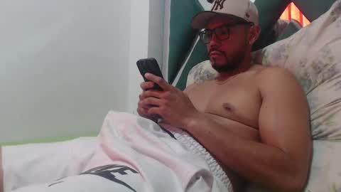 Snapshot of juanfe_style chatting on 11.09.25 juanfe_style online show from 11.09.25