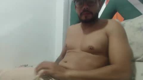 Snapshot of juanfe_style chatting on 11.16.25 juanfe_style online show from 11.16.25