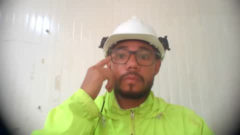 Snapshot of juanfe_style chatting on 11.28.25 juanfe_style online show from 11.28.25