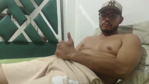 Snapshot of juanfe_style chatting on 03.10.26 juanfe_style online show from 03.10.26