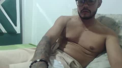 Snapshot of juanfe_style chatting on 03.11.26 juanfe_style online show from 03.11.26