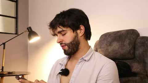 Snapshot of juanmilano chatting on 05.22.26 juanmilano online show from 05.22.26