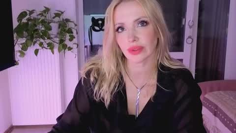 Snapshot of jugoddess chatting on 09.13.25 Goddess Julia online show from 09.13.25
