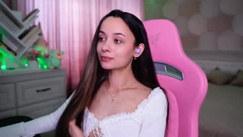 Snapshot of juicy___angel chatting on 06.07.26 Angelina online show from 06.07.26