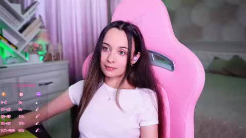 Snapshot of juicy___angel chatting on 07.15.26 Angelina online show from 07.15.26