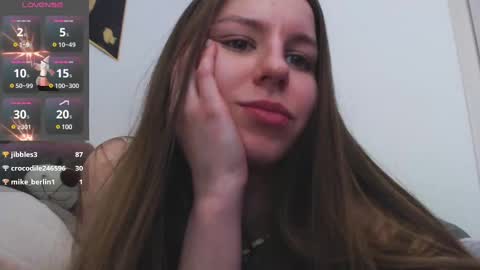 Snapshot of juicy_mystery chatting on 02.09.25 laura online show from 02.09.25