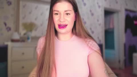 Snapshot of juicyhelenx chatting on 09.25.25 Elena online show from 09.25.25