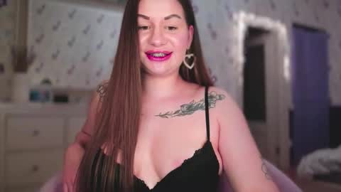 Snapshot of juicyhelenx chatting on 10.21.25 Elena online show from 10.21.25