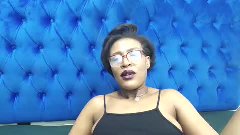 Snapshot of juicykayxxx chatting on 05.17.26 Miss Kay online show from 05.17.26