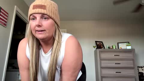 JuicyPeach36 online show from 01.25.25