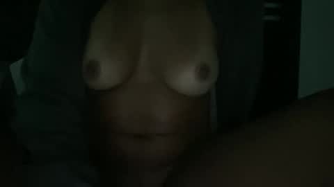 Snapshot of juicywhenwet chatting on 11.12.25 juicywhenwet online show from 11.12.25