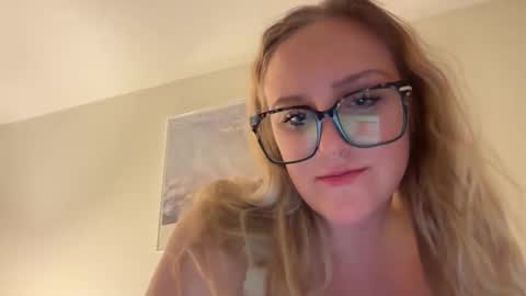 Snapshot of jujubebe000 chatting on 04.12.26 Julief online show from 04.12.26