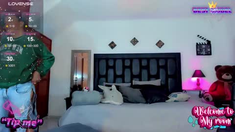 Jujubee online show from 02.01.25