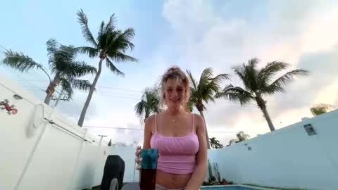 Snapshot of juleeahh chatting on 04.05.26 juleeahh online show from 04.05.26