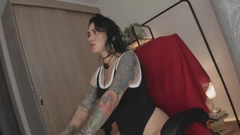 Snapshot of juli_hairy chatting on 06.17.26 Juli Modelo Independiente online show from 06.17.26