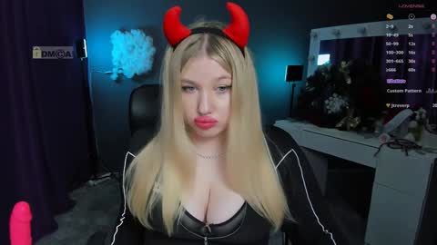 juli kisss online show from 01.14.25