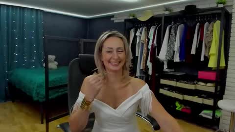 julia__cherry_ online show from 12.05.25