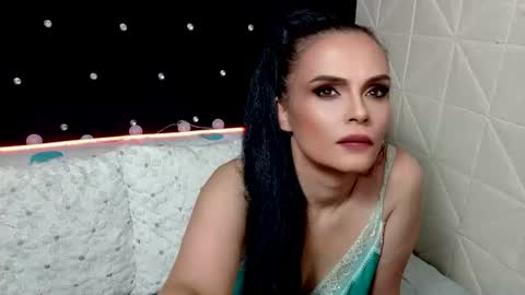 Julia Divinne online show from 07.02.26