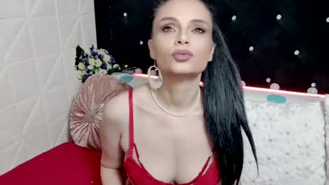 Julia Divinne online show from 07.20.26