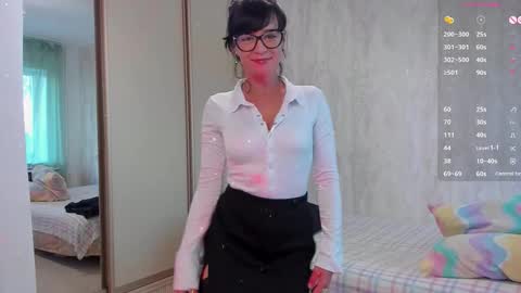 Snapshot of julia_frey chatting on 09.25.25 Julia online show from 09.25.25