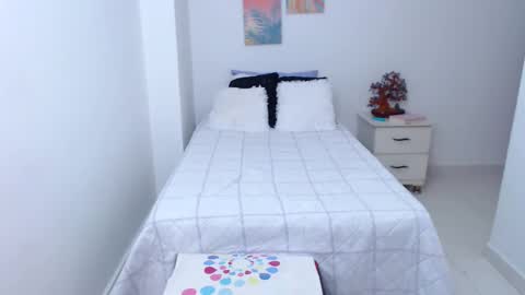 julia online show from 02.09.25