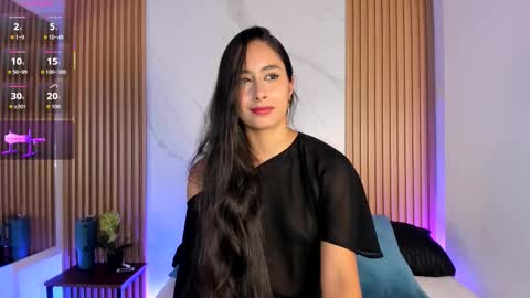 J U L IA   M A R T I N E Z online show from 03.02.26