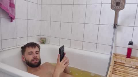 Snapshot of julia_official chatting on 10.05.25 julia_official online show from 10.05.25