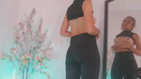 Snapshot of julia_roberts420 chatting on 03.10.25 Julia Schedule 10 pm to 4 am GTM-5 online show from 03.10.25