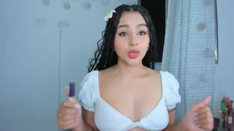 julia_strauns online show from 01.04.25