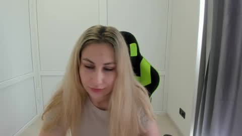 Snapshot of julia_sunshinee chatting on 07.06.26 Julia online show from 07.06.26