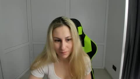 Snapshot of julia_sunshinee chatting on 07.12.26 Julia online show from 07.12.26