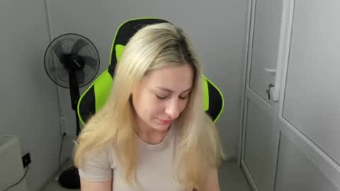 Snapshot of julia_sunshinee chatting on 07.13.26 Julia online show from 07.13.26