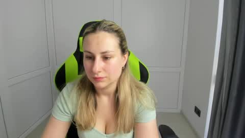 Snapshot of julia_sunshinee chatting on 07.15.26 Julia online show from 07.15.26