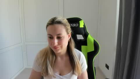 Snapshot of julia_sunshinee chatting on 07.19.26 Julia online show from 07.19.26