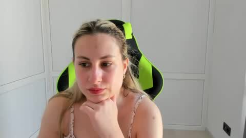Snapshot of julia_sunshinee chatting on 07.22.26 Julia online show from 07.22.26