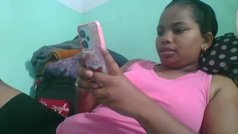 Snapshot of juliah02 chatting on 01.25.25 juliah02 online show from 01.25.25