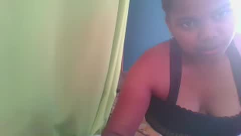 Snapshot of juliah02 chatting on 01.28.25 juliah02 online show from 01.28.25