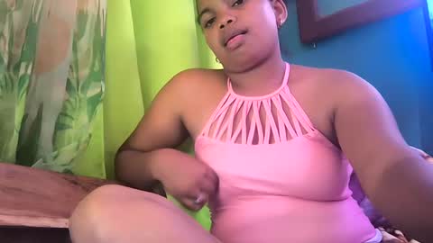 Snapshot of juliah02 chatting on 02.02.25 juliah02 online show from 02.02.25