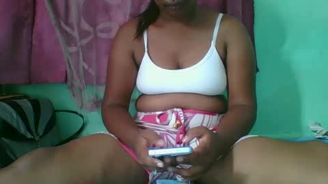 Snapshot of juliah02 chatting on 02.07.25 juliah02 online show from 02.07.25