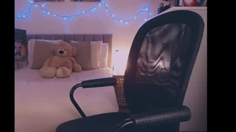 julialiones online show from 12.17.24