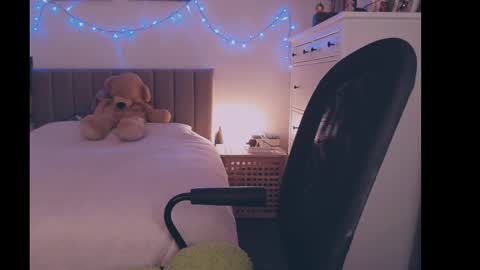 julialiones online show from 12.24.24