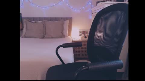 julialiones online show from 10.05.25