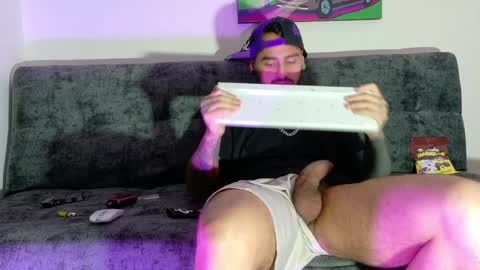 Julian independent model online show from 04.05.26