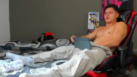 Snapshot of julian_wallace1 chatting on 05.21.26 julian_wallace1 online show from 05.21.26