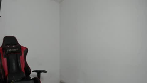 julian_wallace1 online show from 07.11.26