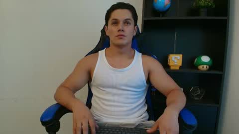julian_wallace1 online show from 07.25.26