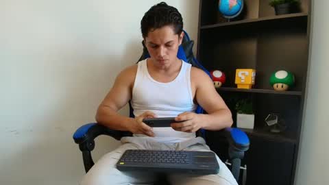 julian_wallace1 online show from 07.28.26