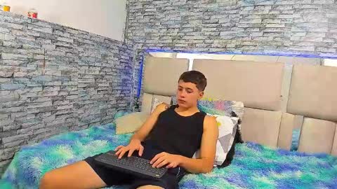 Snapshot of julian_wolf18 chatting on 10.10.25 julian online show from 10.10.25