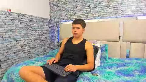 Snapshot of julian_wolf18 chatting on 10.22.25 julian online show from 10.22.25