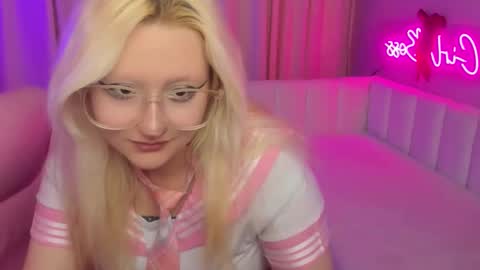 JuliaSharkk online show from 10.10.25